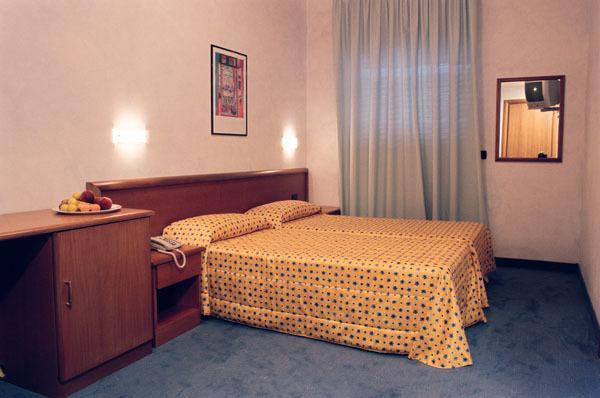Hotel Italia Carmagnola Pokój zdjęcie