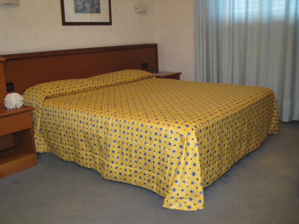 Hotel Italia Carmagnola Pokój zdjęcie