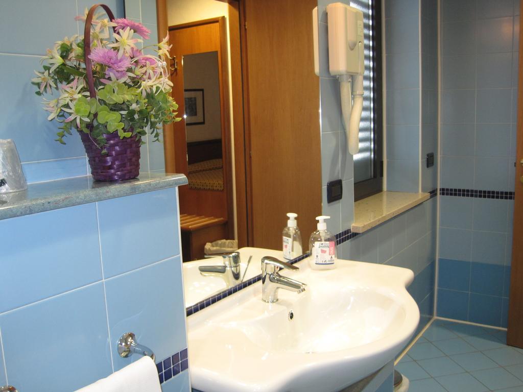 Hotel Italia Carmagnola Pokój zdjęcie