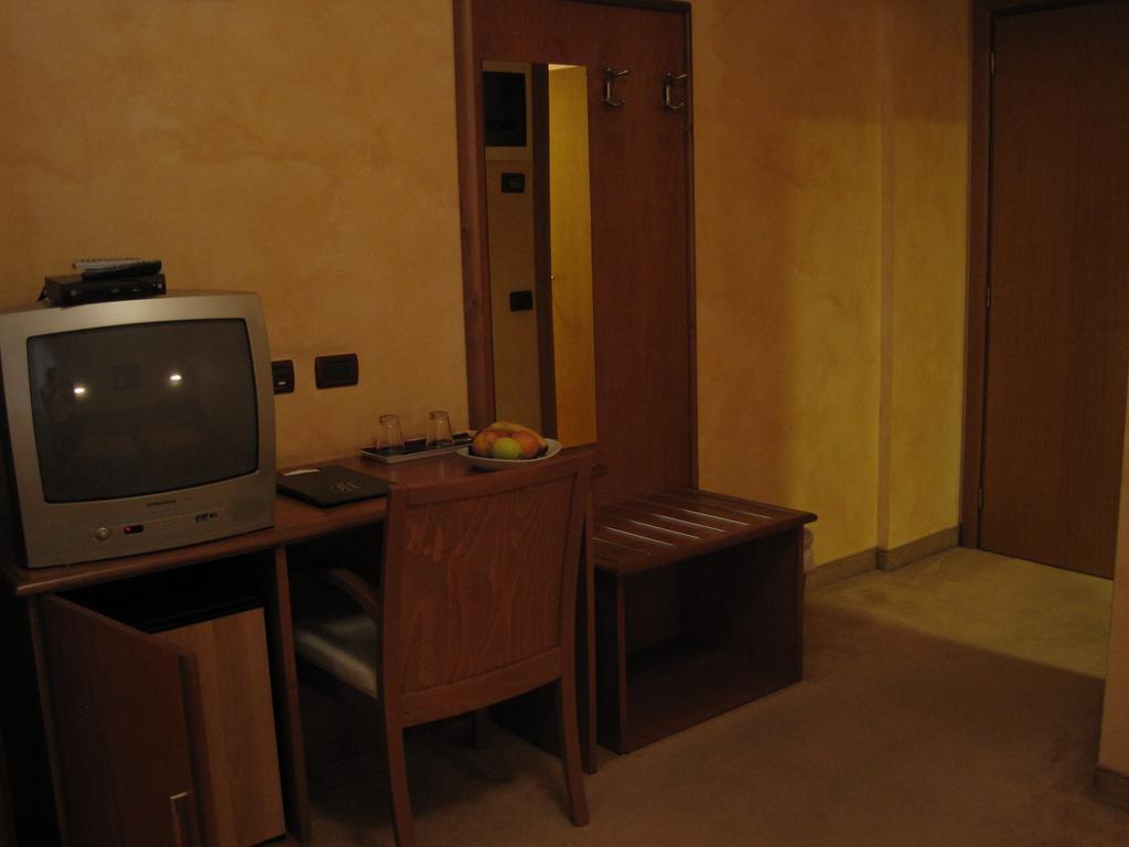 Hotel Italia Carmagnola Pokój zdjęcie