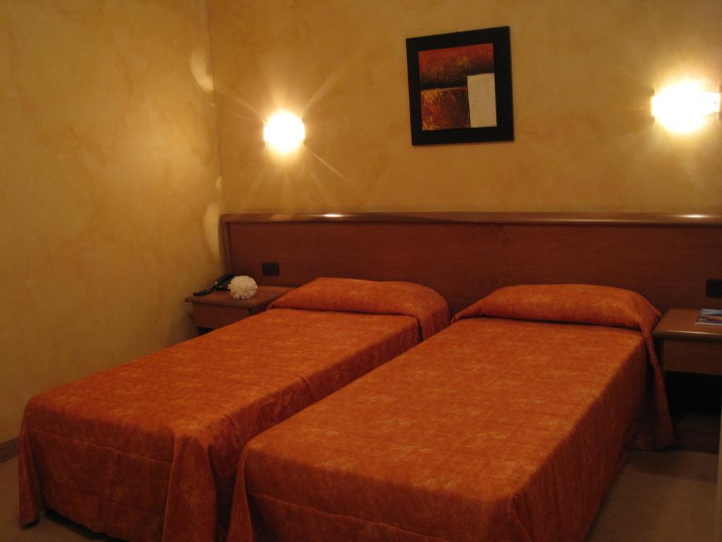 Hotel Italia Carmagnola Pokój zdjęcie